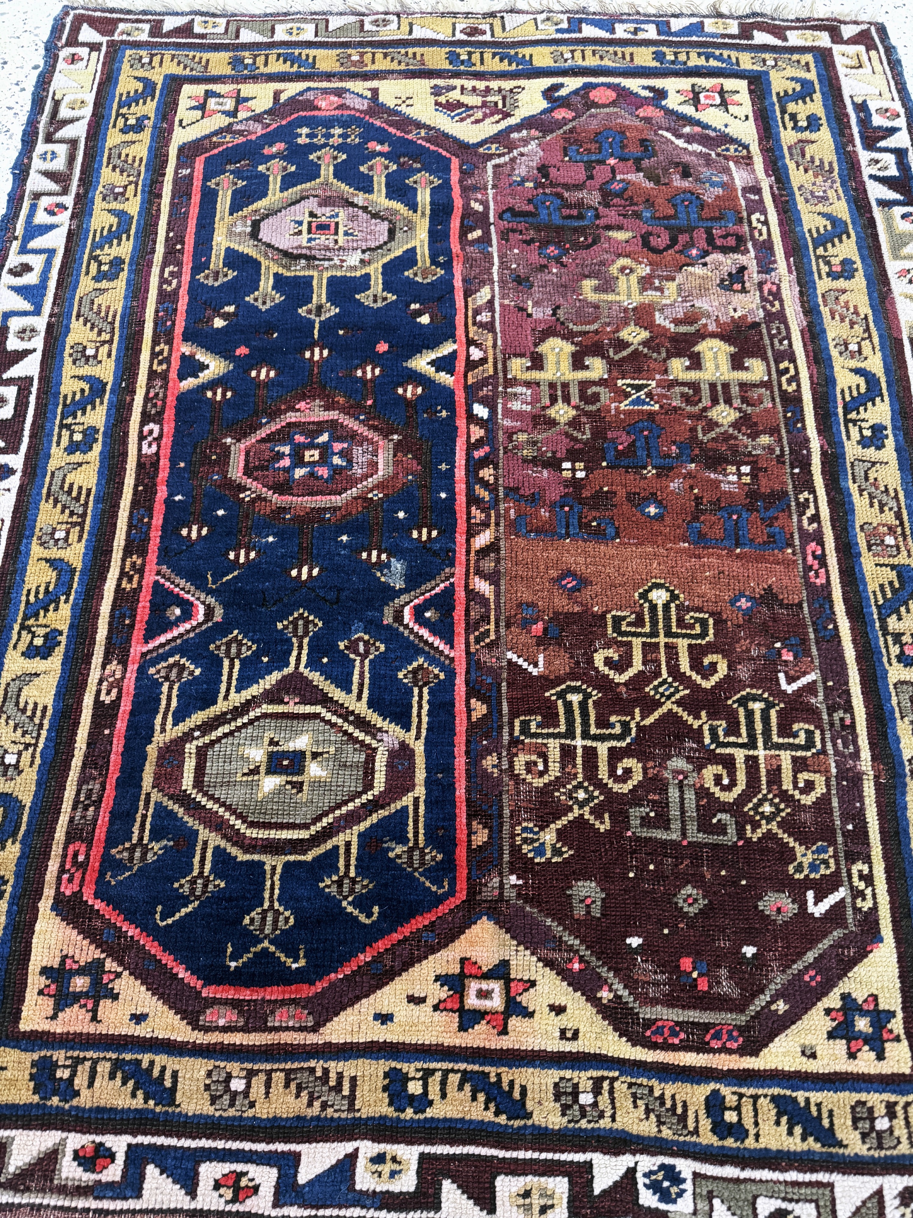 Detail e: Antiker Megri, Türkei, 19.Jhd, Wolle auf Wolle, ca. 160 x 125 cm, EHZ: 3(restauriert)