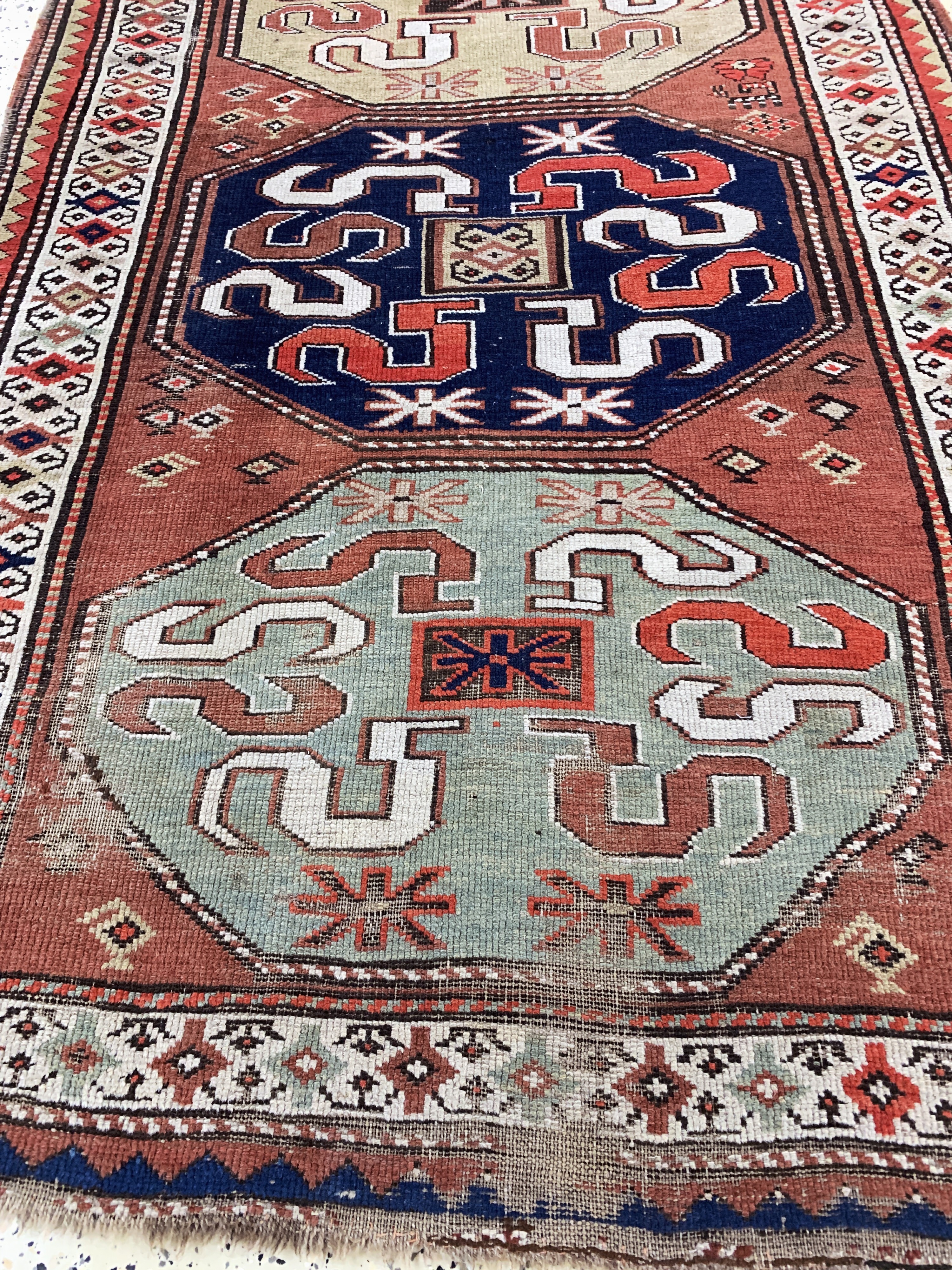 Detail e: Antiker"Wolkenband"Kazak, Kaukasus, 19.Jhd, Wolle auf Wolle, ca. 245 x 110 cm, EHZ: 3