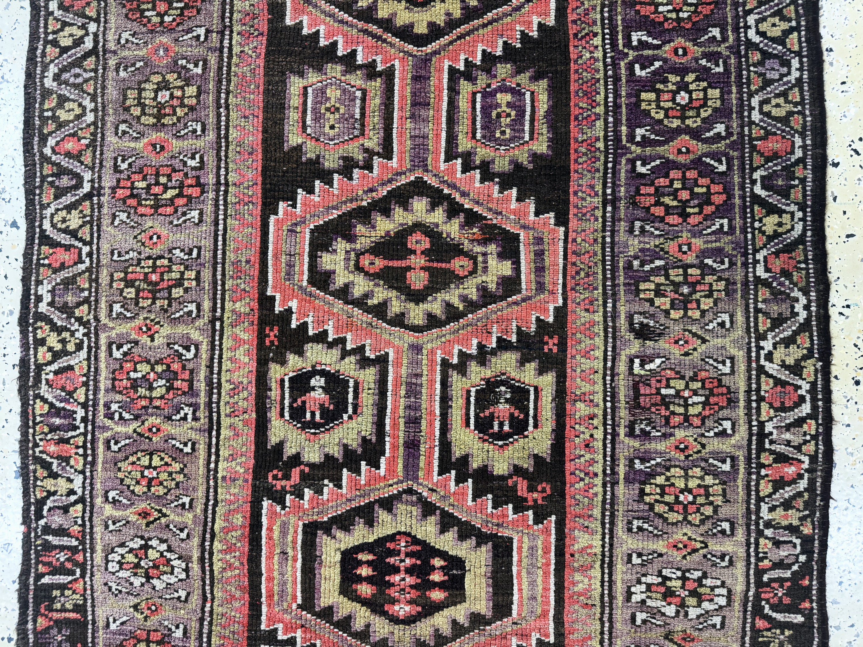 Detail b: Kurdischer"Dorfteppich", Türkei, um 1900, Wolle auf Wolle, ca. 190 x 105 cm, EHZ: 2-3