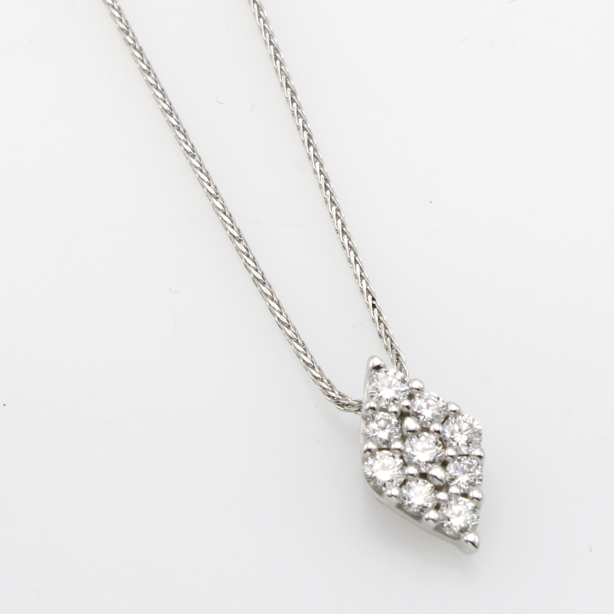 Image 27072887 - Anhänger mit Brillanten an Kette, WG 585/000, 9 Brill. zus. ca. 0.30 ct Weiß/si, ...