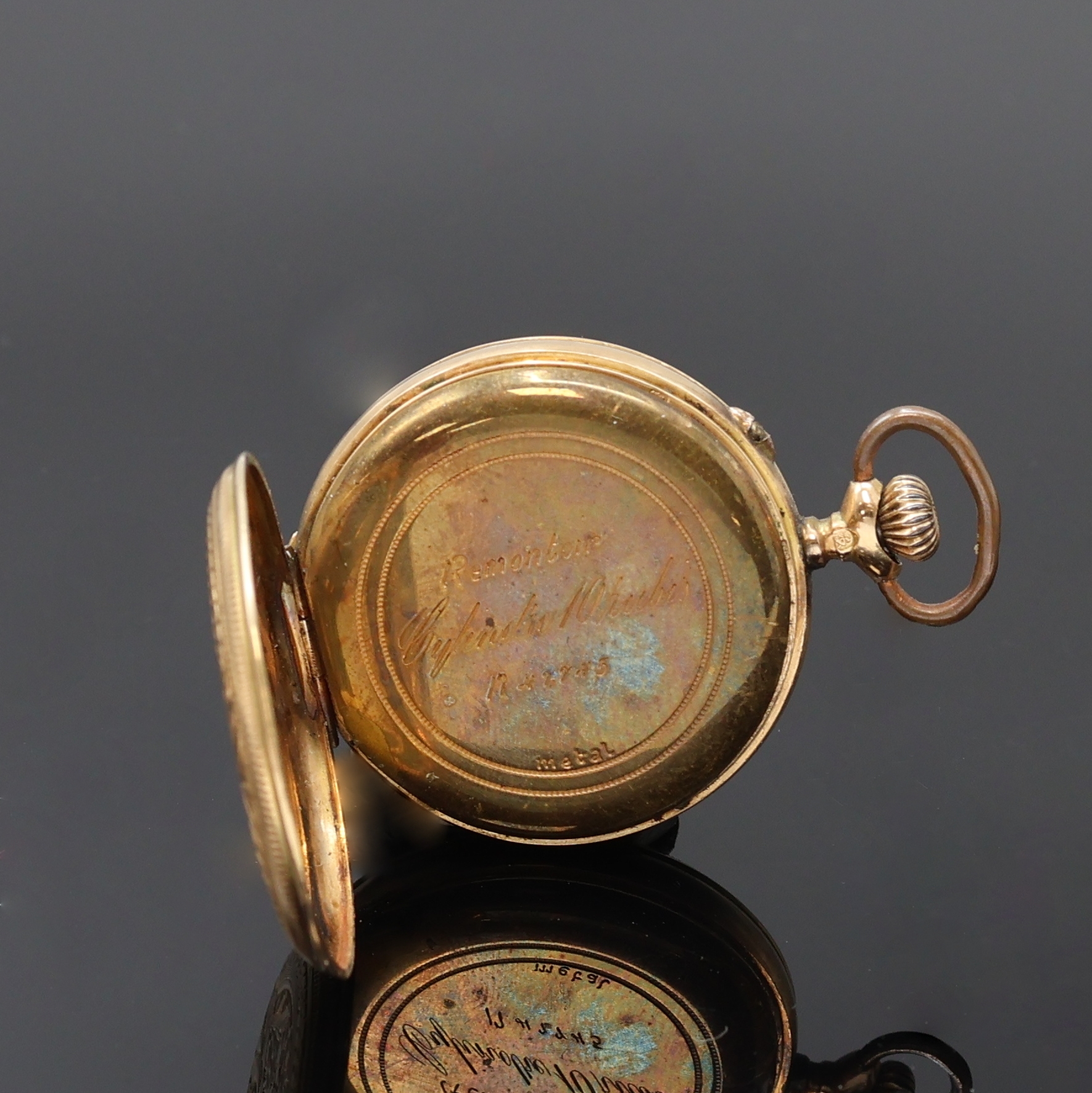 Detail c: Offene Damentaschenuhr in RoseG 585/000, Schweiz um 1910, floral grav. Geh. dell., Rückdeckel m. Monogrammspiegel, Metallcuvette, Emailzifferbl. ...
