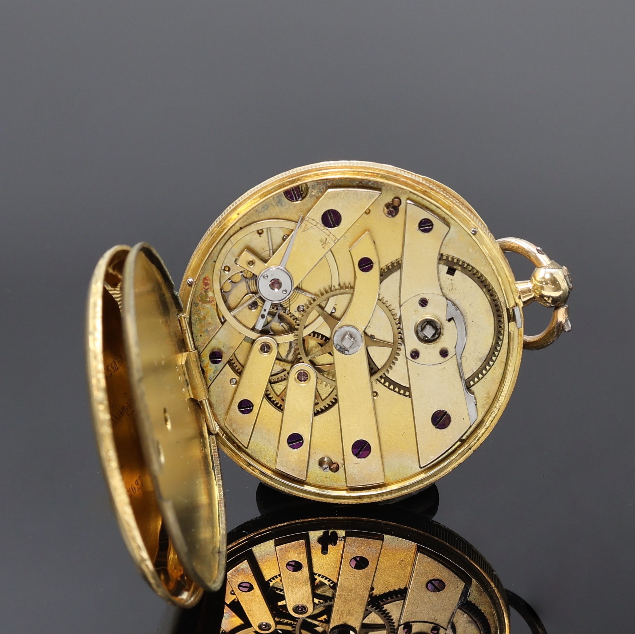 Detail e: Offene Taschenuhr in GG 750/000, Schweiz um 1880, floral grav. Geh. dell, seitl. geriffelt, Rückdeckel m. floraler Gravur, verg. Cuvette, ...