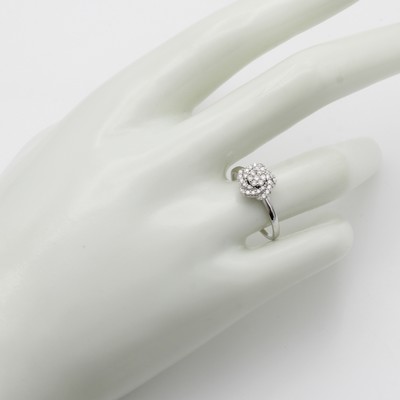 27072801a - Ring mit Brillanten, WG 585/000, blütenf. Ringkopf bes. m. Brill. zus. ca. 0.25 ct ...