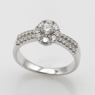 27072803a - Ring mit Brillanten, WG 585/000, ovaler Ringkopf u. geteilte Ringschultern bes. m. ...