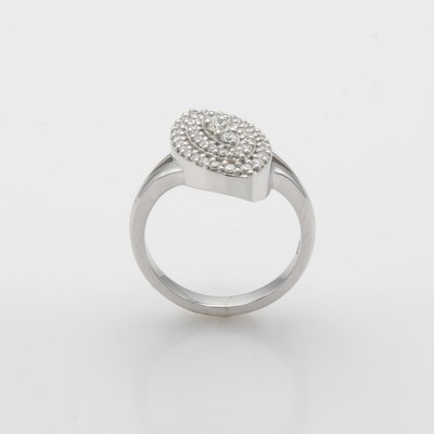 27072807a - Ring mit Brillanten, WG 585/000, navettef. Ringkopf bes. m. Brill. zus. ca. 0.55 ct ...