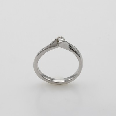 27072855a - Ring mit Brillantsolitär, WG 750/000, Brill.ca. 0.10 ct Weiß/si, RW ca. 55 ...