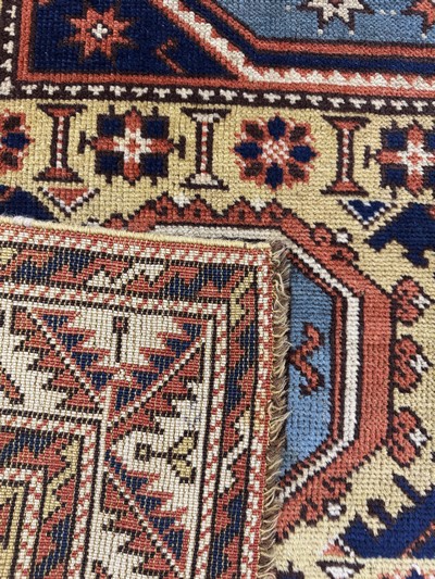 27072866h - Antiker Bergama, Türkei, um 1900, Wolle auf Wolle, ca. 180 x 145 cm, EHZ: 2-3, ...