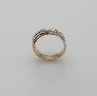 27072872a - Ring mit Brillanten, GG/WG 585/000, 17 Brill. zus. ca. 0.22 ct Weiß/si, 3 rhg. Optik, ...