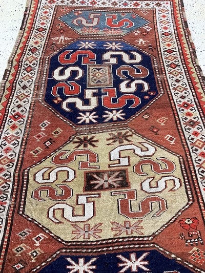 27072876d - Antiker´Wolkenband´Kazak, Kaukasus, 19.Jhd, Wolle auf Wolle, ca. 245 x 110 cm, EHZ: 3 ...