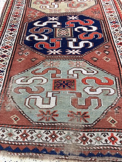 27072876e - Antiker´Wolkenband´Kazak, Kaukasus, 19.Jhd, Wolle auf Wolle, ca. 245 x 110 cm, EHZ: 3 ...