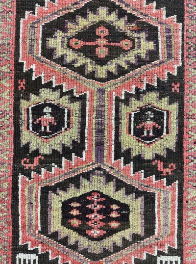 27072877d - Kurdischer´Dorfteppich´, Türkei, um 1900, Wolle auf Wolle, ca. 190 x 105 cm, EHZ: 2-3 ...