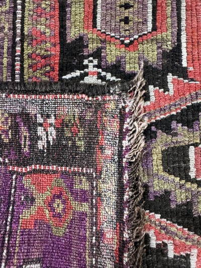 27072877f - Kurdischer´Dorfteppich´, Türkei, um 1900, Wolle auf Wolle, ca. 190 x 105 cm, EHZ: 2-3 ...