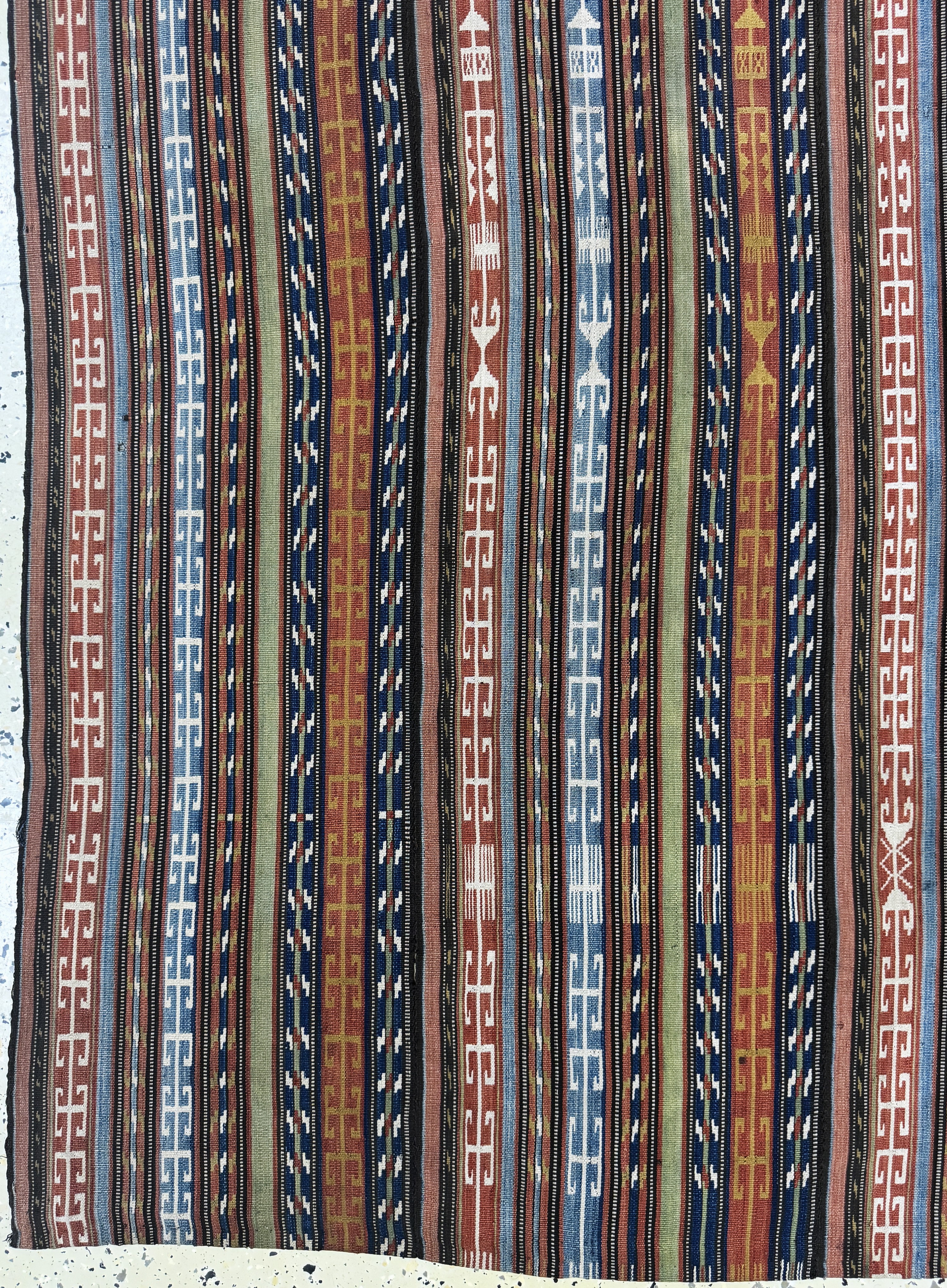 Detail b: Nomaden-Decke"Djajim, Persien, Anfang 20.Jhd, Wolle auf Wolle, ca. 170 x 155 cm, EHZ: 2. Sehr fein gewebt.
