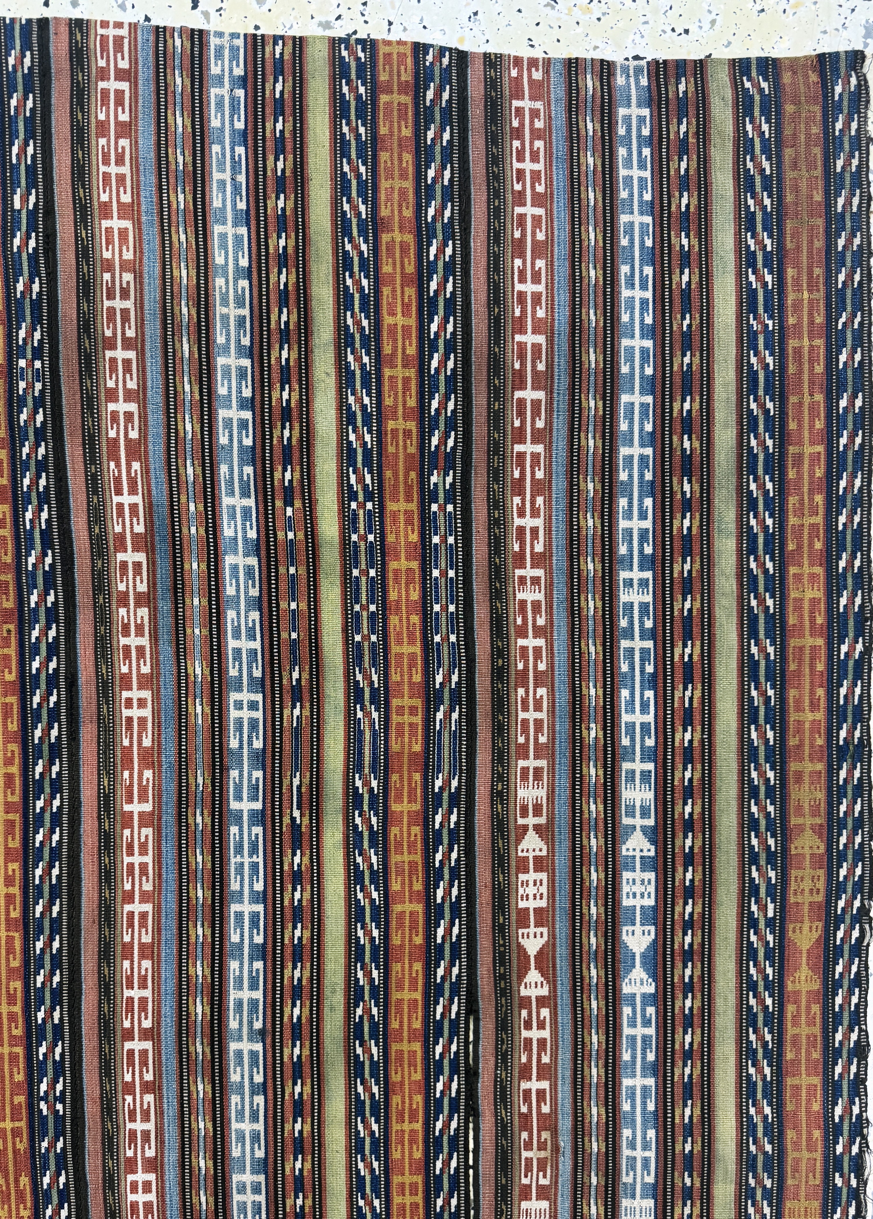 Detail d: Nomaden-Decke"Djajim, Persien, Anfang 20.Jhd, Wolle auf Wolle, ca. 170 x 155 cm, EHZ: 2. Sehr fein gewebt.