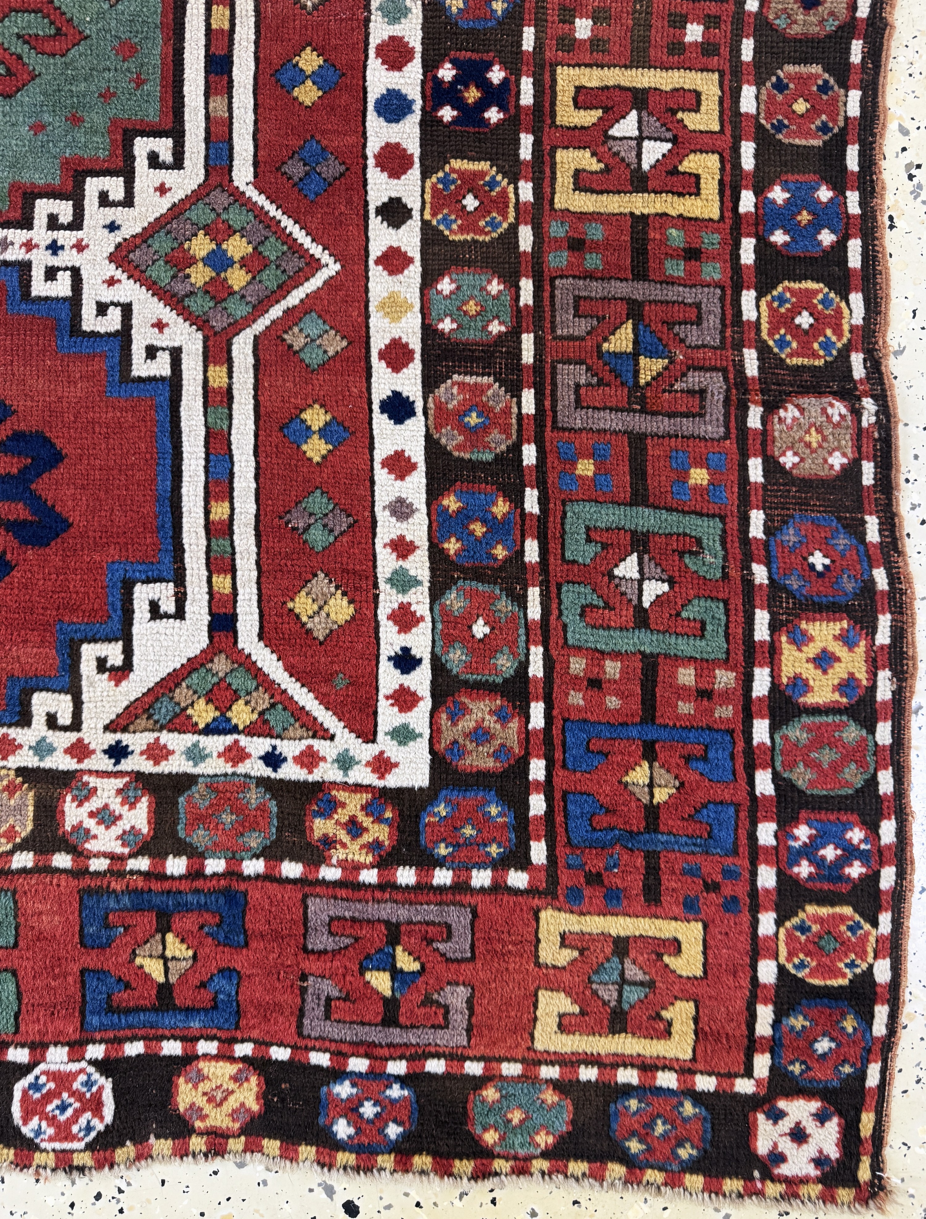 Detail a: Antiker Kazak, Kaukasus, 19.Jhd, Wolle auf Wolle, ca. 165 x 140 cm, EHZ: 2-3
