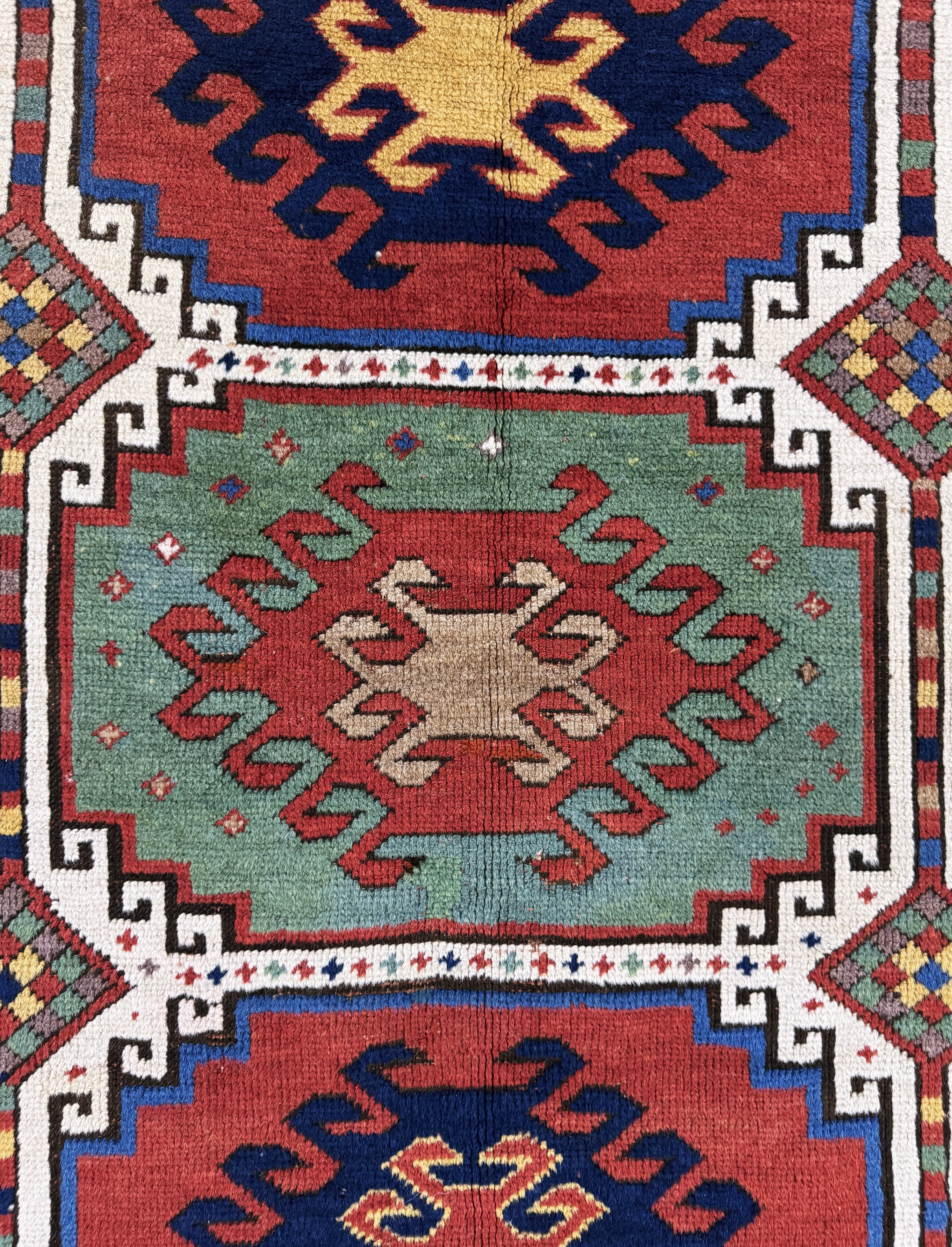 Detail g: Antiker Kazak, Kaukasus, 19.Jhd, Wolle auf Wolle, ca. 165 x 140 cm, EHZ: 2-3