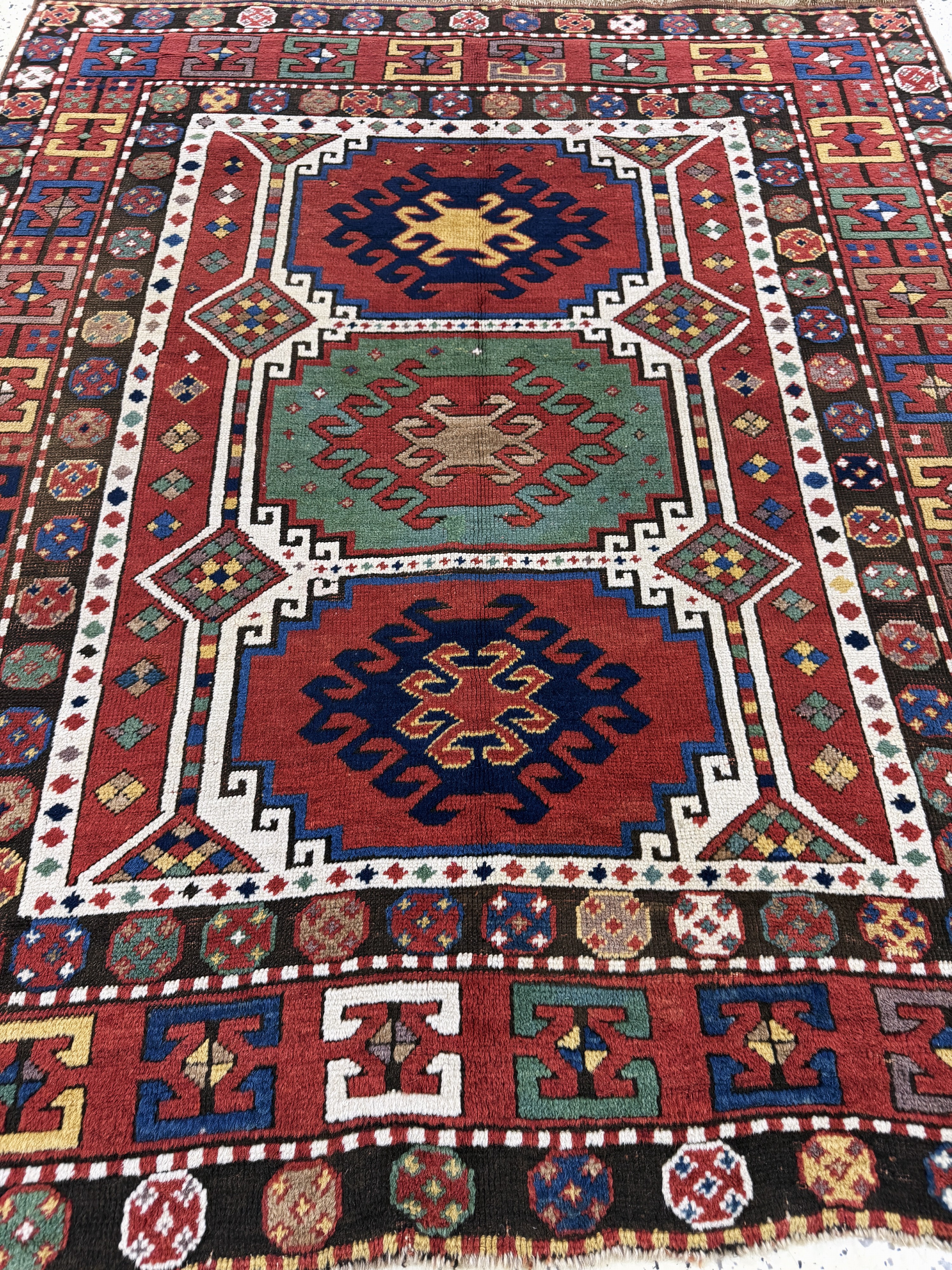 Detail h: Antiker Kazak, Kaukasus, 19.Jhd, Wolle auf Wolle, ca. 165 x 140 cm, EHZ: 2-3