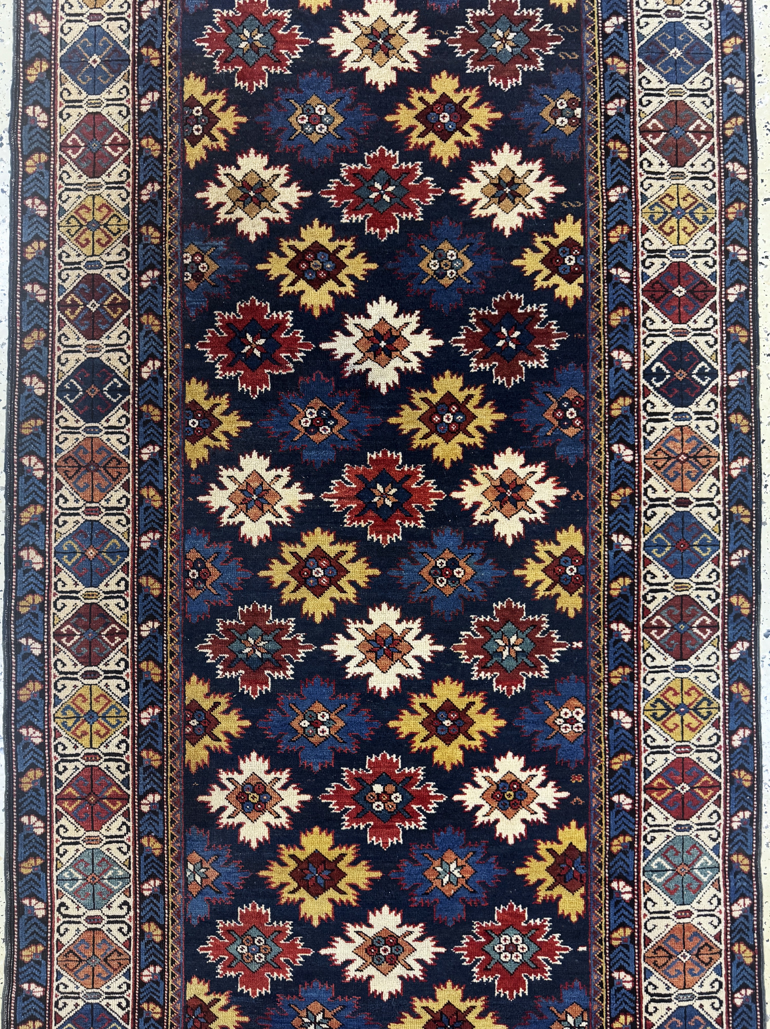 Detail c: Antiker Schirwan-Kazak, Kaukasus, 19:Jhd, Wolle auf Wolle, ca. 414 x 115 cm, EHZ: 2