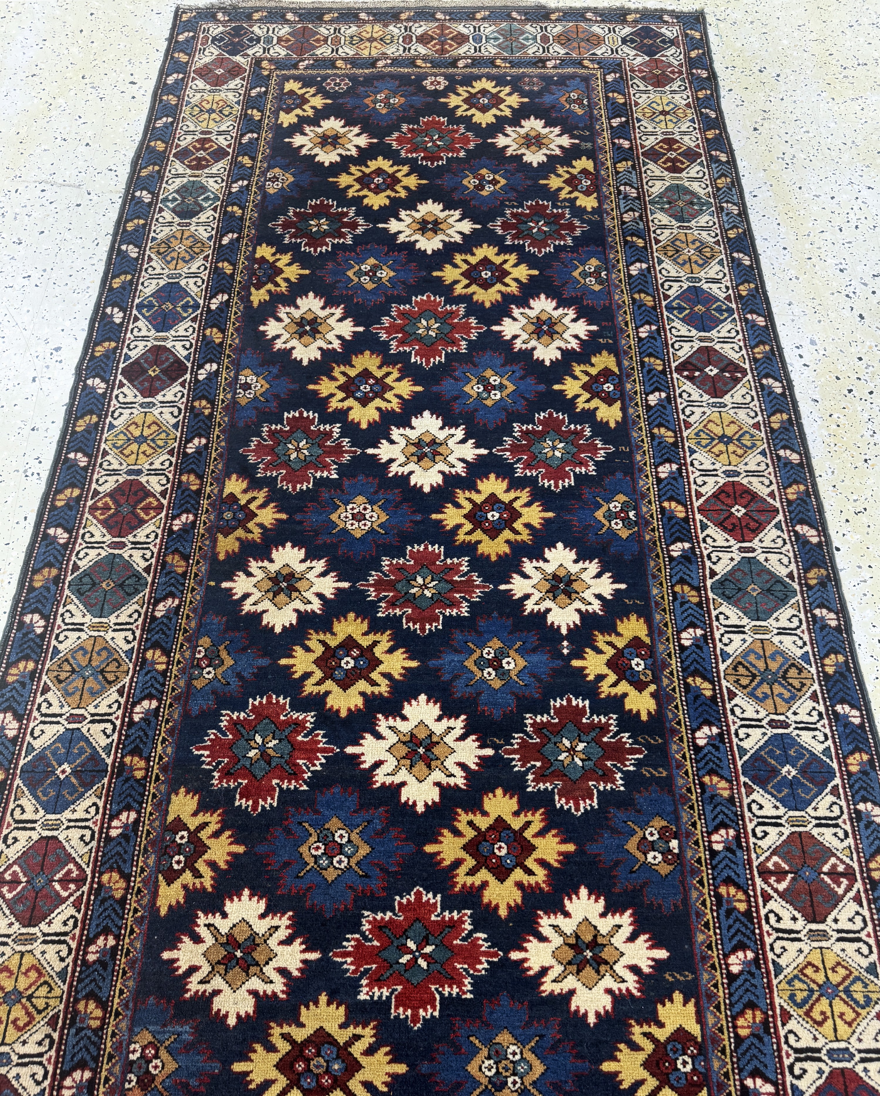 Detail e: Antiker Schirwan-Kazak, Kaukasus, 19:Jhd, Wolle auf Wolle, ca. 414 x 115 cm, EHZ: 2