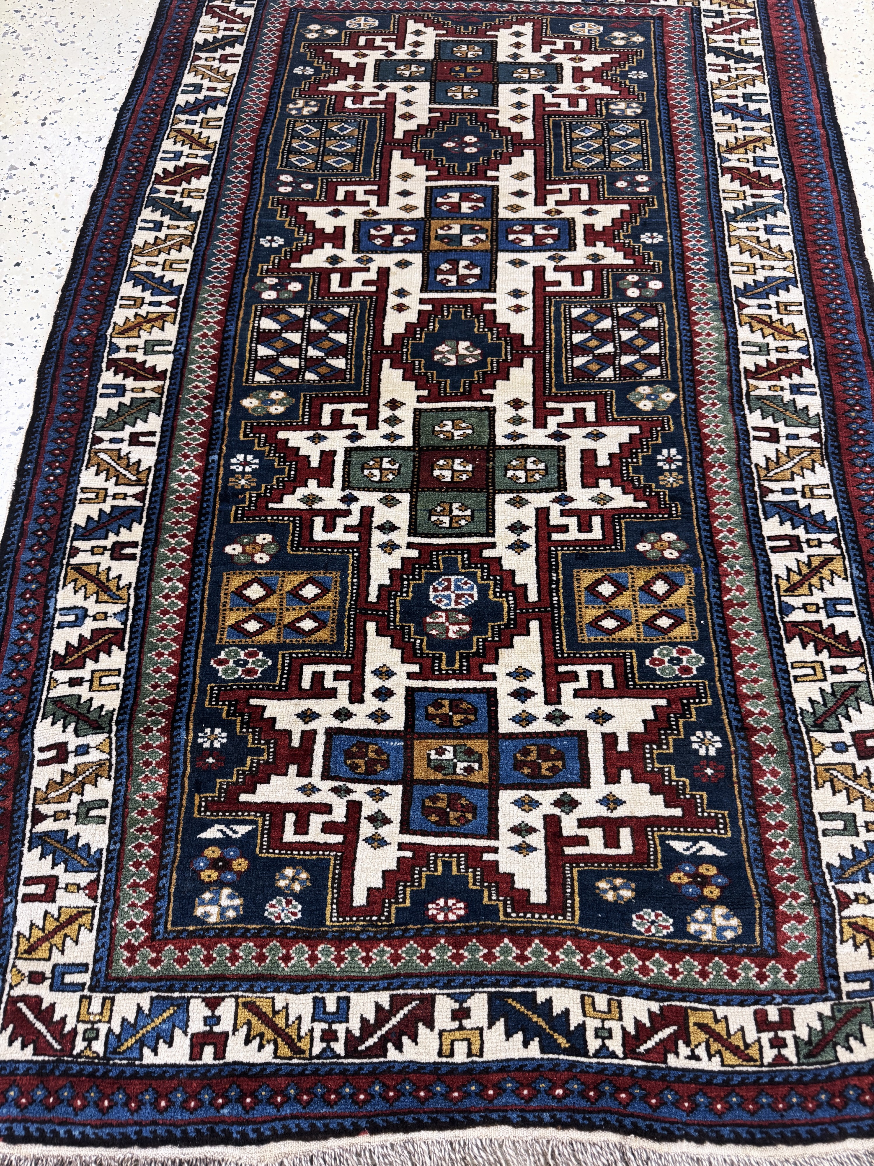 Detail d: Antiker Schirwan-Kazak, Kaukasus, um 1900, Wolle auf Wolle, ca. 140 x 93 cm, EHZ: 2