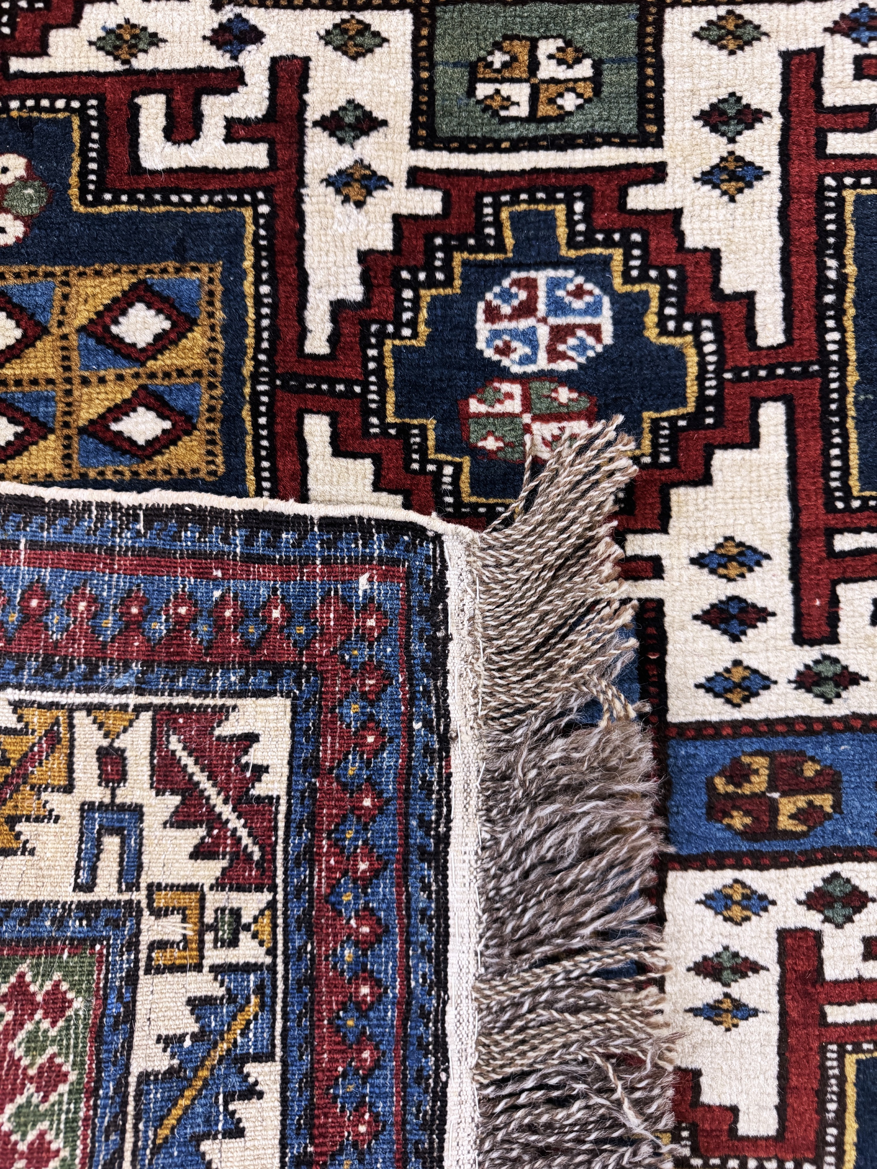 Detail e: Antiker Schirwan-Kazak, Kaukasus, um 1900, Wolle auf Wolle, ca. 140 x 93 cm, EHZ: 2