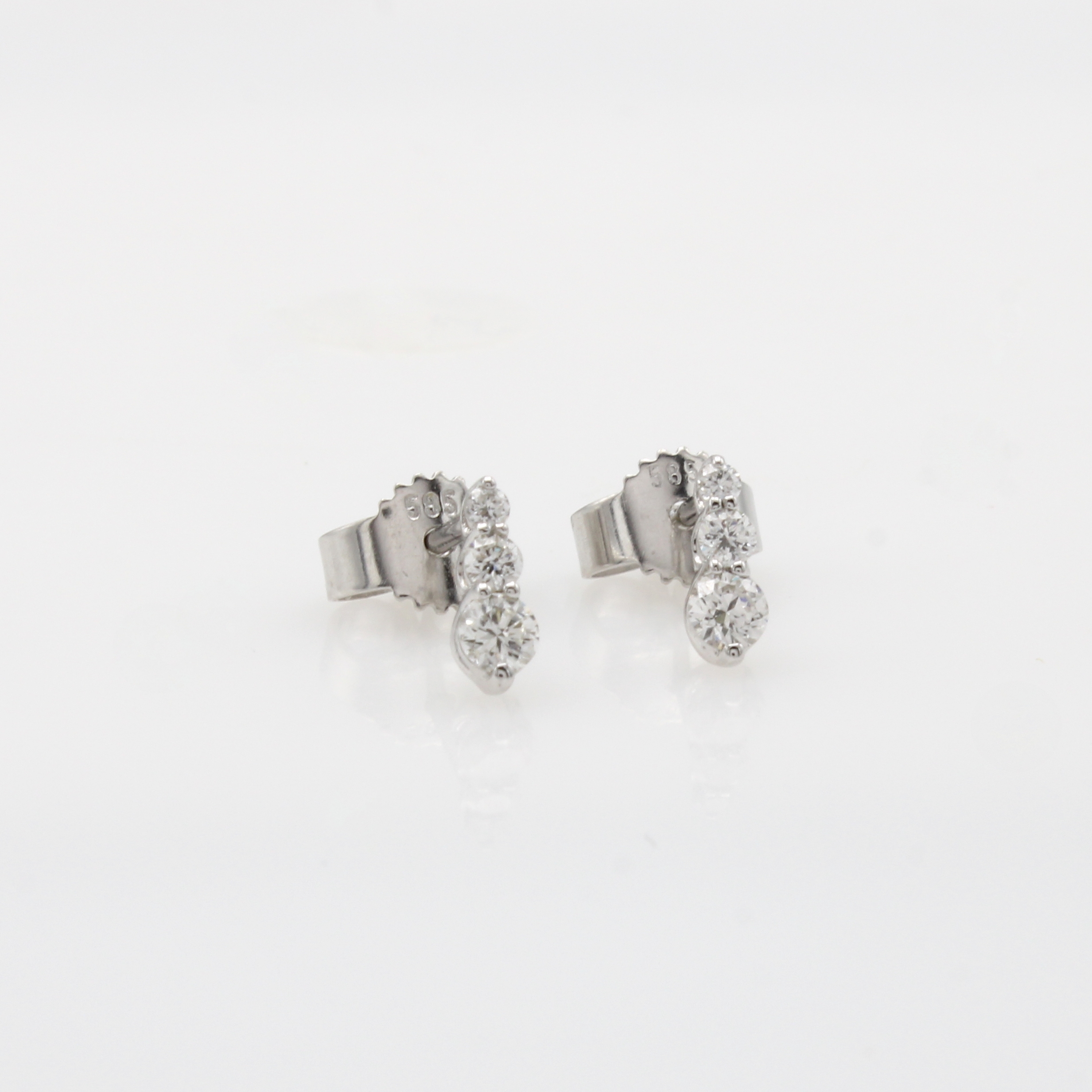 Image 27072942 - Paar Ohrstecker mit Brillanten, WG 585/000, 6 Brill. zus. ca. 0.25 ct Weiß/lupenr. ...