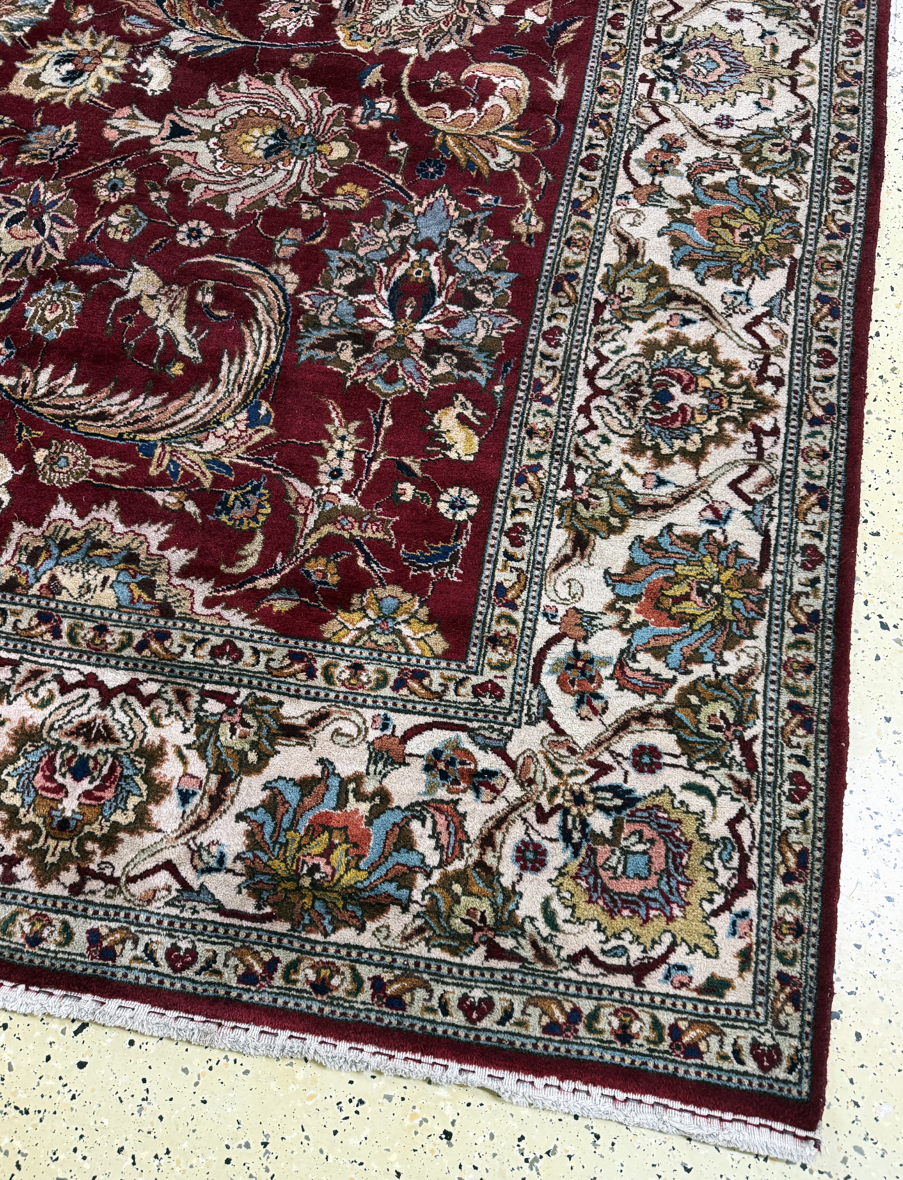 Detail a: Täbriz alt Persien, signiert"Hanifizaden", Mitte 20.Jhd, Wolle auf Baumwolle, ca. 385 x 300 cm, EHZ: 2(kleine Florfehlstelle)