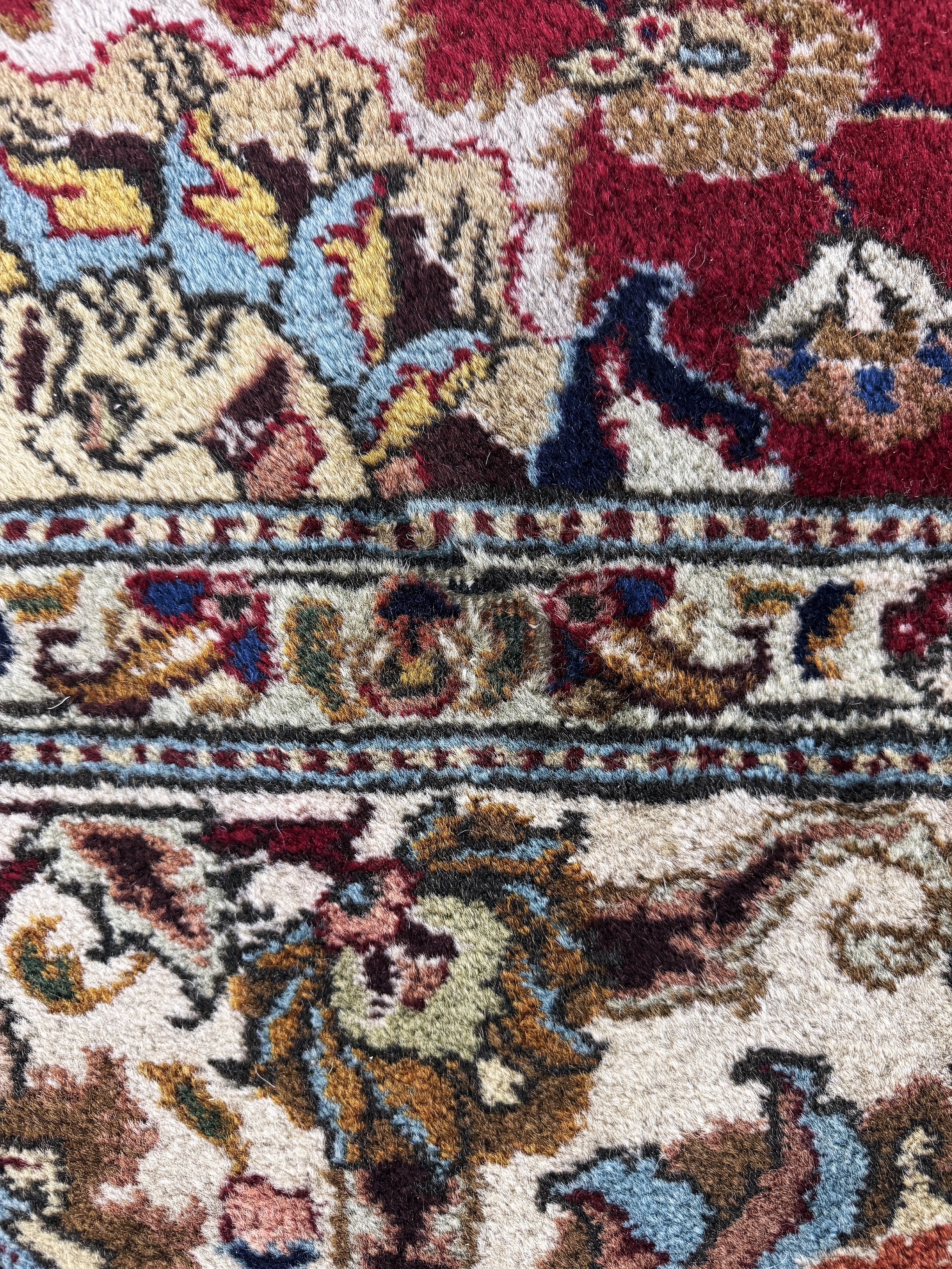 Detail i: Täbriz alt Persien, signiert"Hanifizaden", Mitte 20.Jhd, Wolle auf Baumwolle, ca. 385 x 300 cm, EHZ: 2(kleine Florfehlstelle)