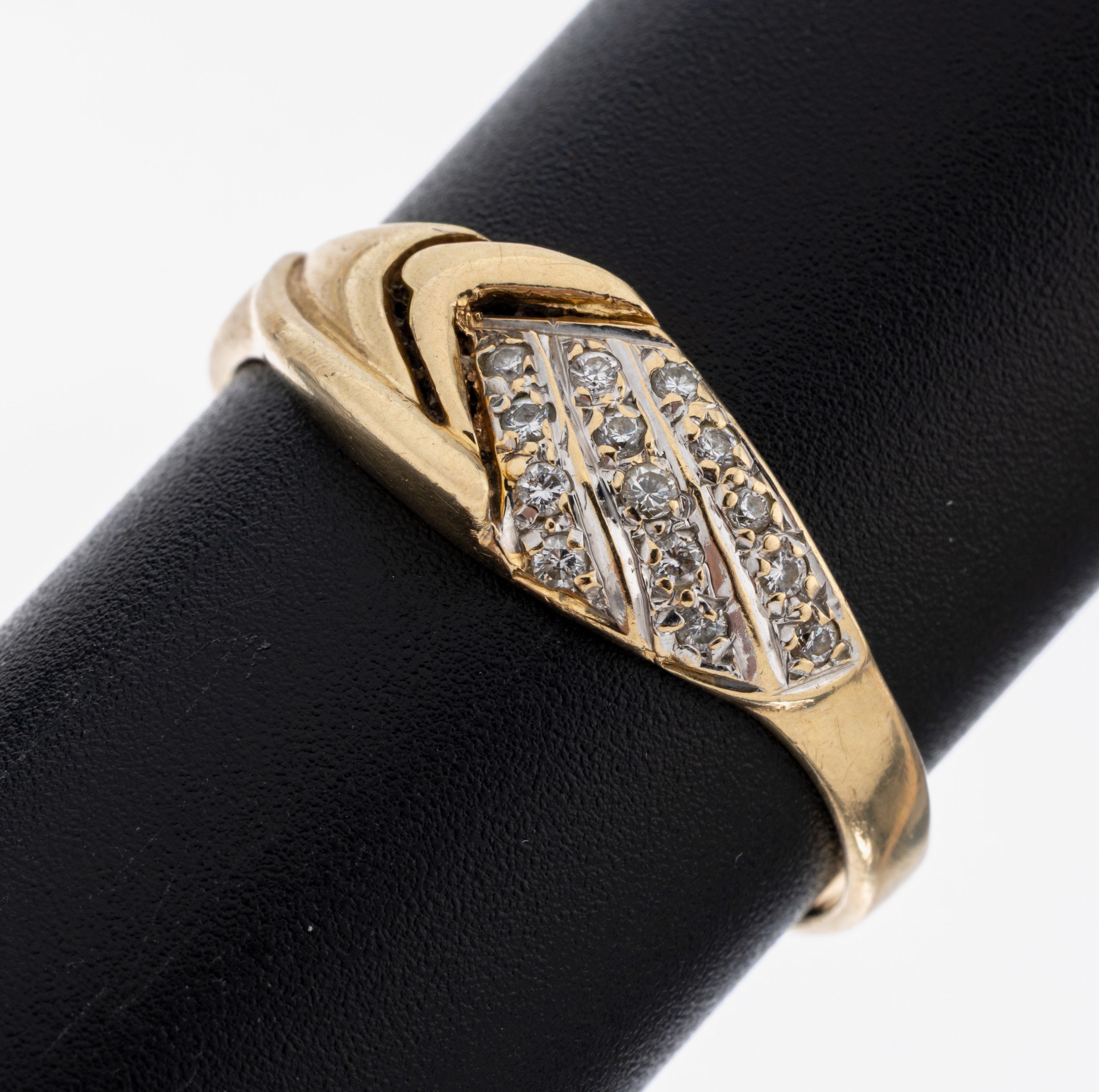 Image 27072958 - 14 kt Gold Brillant-Ring, GG 585/000, 14 Brillanten in rhod. Fassung zus. ca. 0.20 ct ...