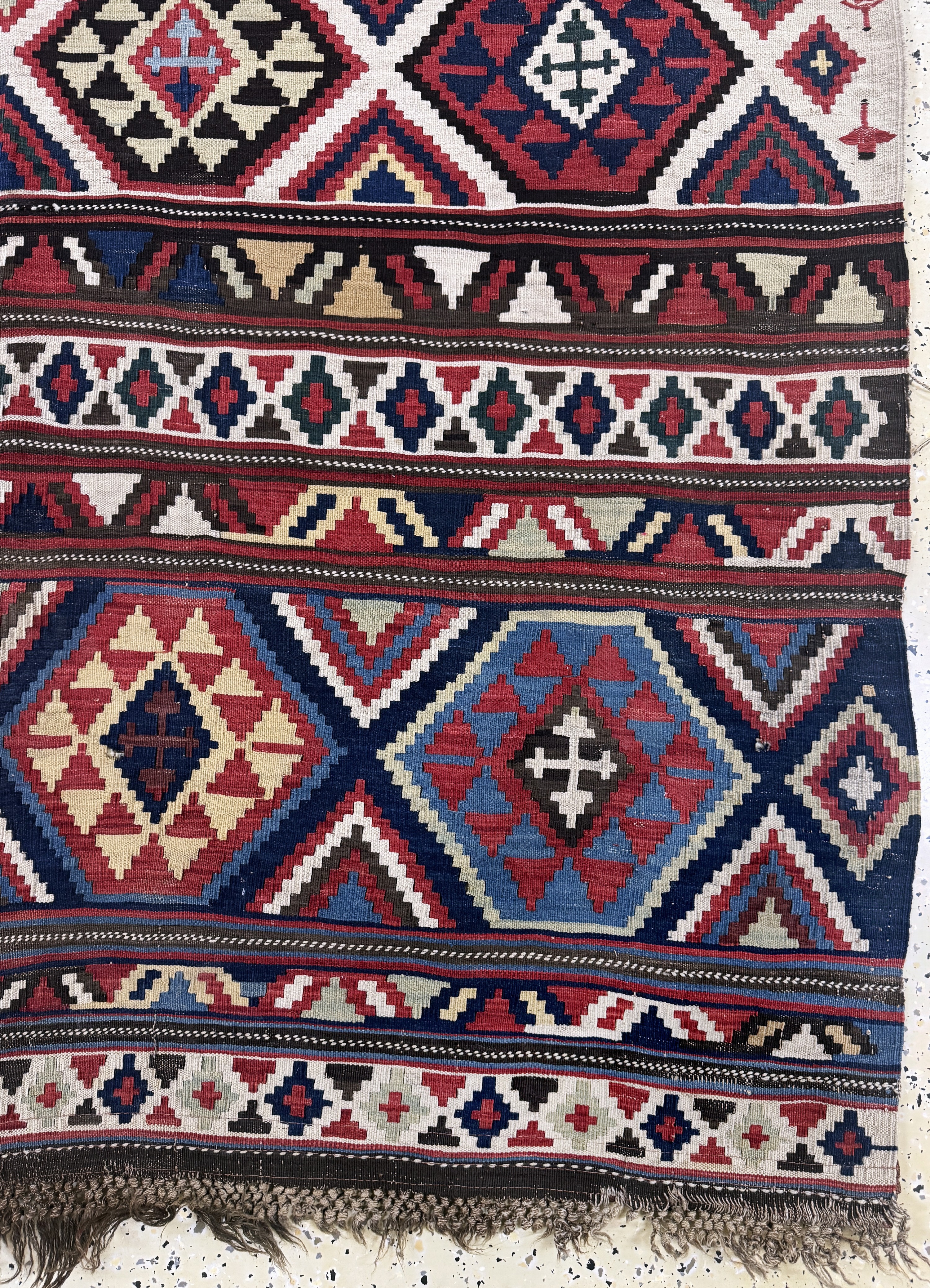 Detail a: Antiker Schirwan Kelim, Kaukasus, 19.Jhd, Wolle auf Wolle, ca. 285 x 160 cm, EHZ: 3,(Löcher)