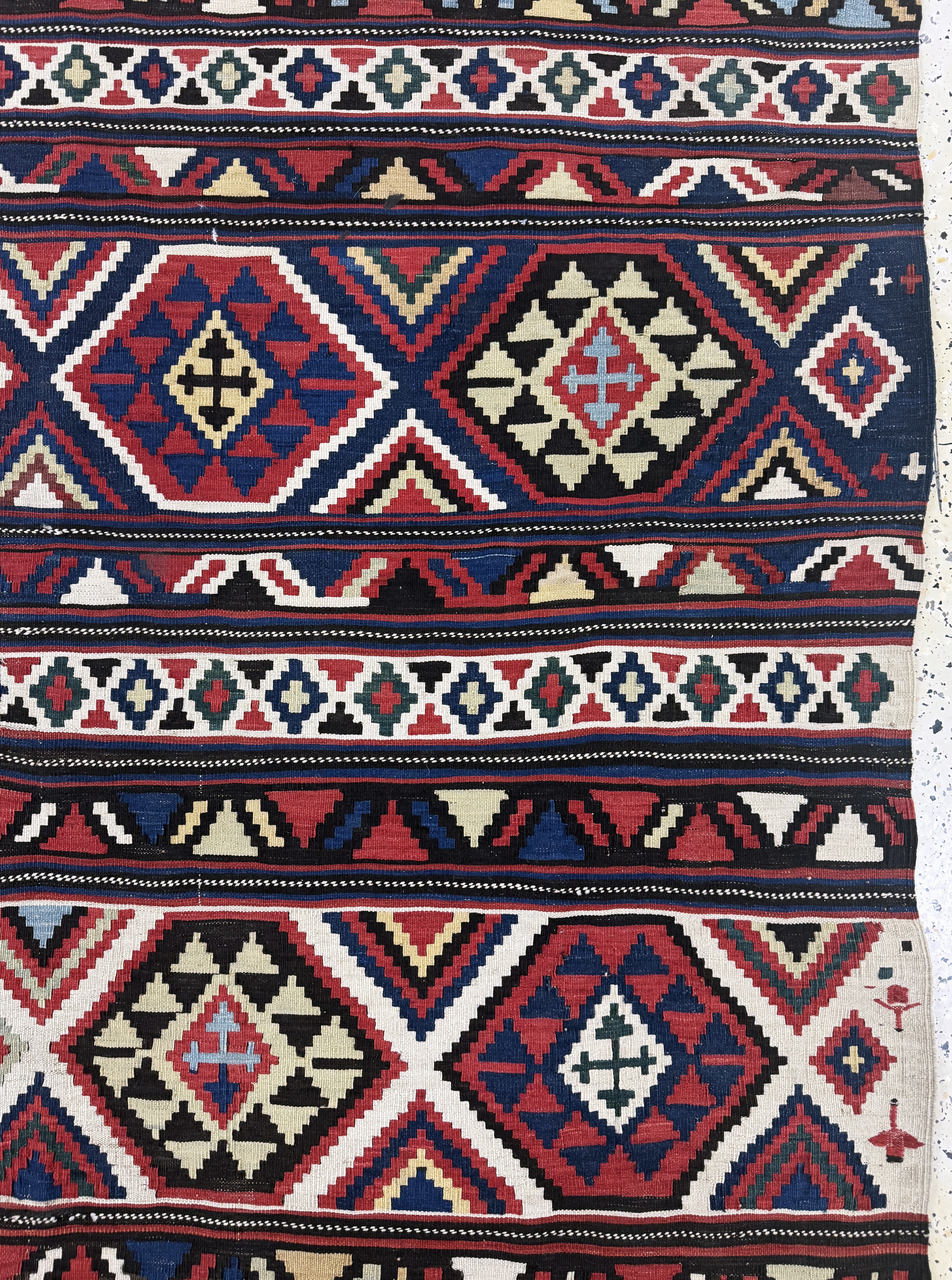 Detail d: Antiker Schirwan Kelim, Kaukasus, 19.Jhd, Wolle auf Wolle, ca. 285 x 160 cm, EHZ: 3,(Löcher)