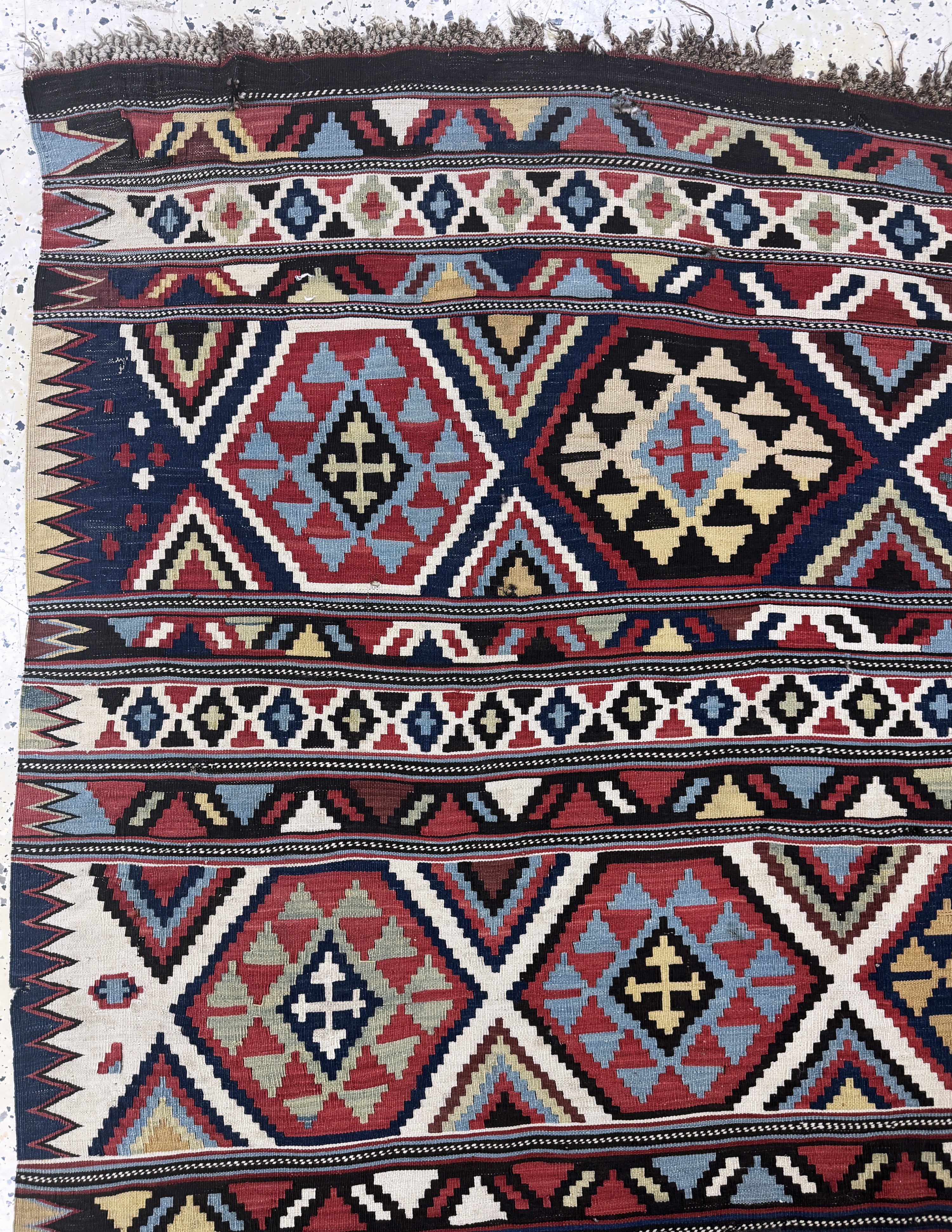 Detail e: Antiker Schirwan Kelim, Kaukasus, 19.Jhd, Wolle auf Wolle, ca. 285 x 160 cm, EHZ: 3,(Löcher)