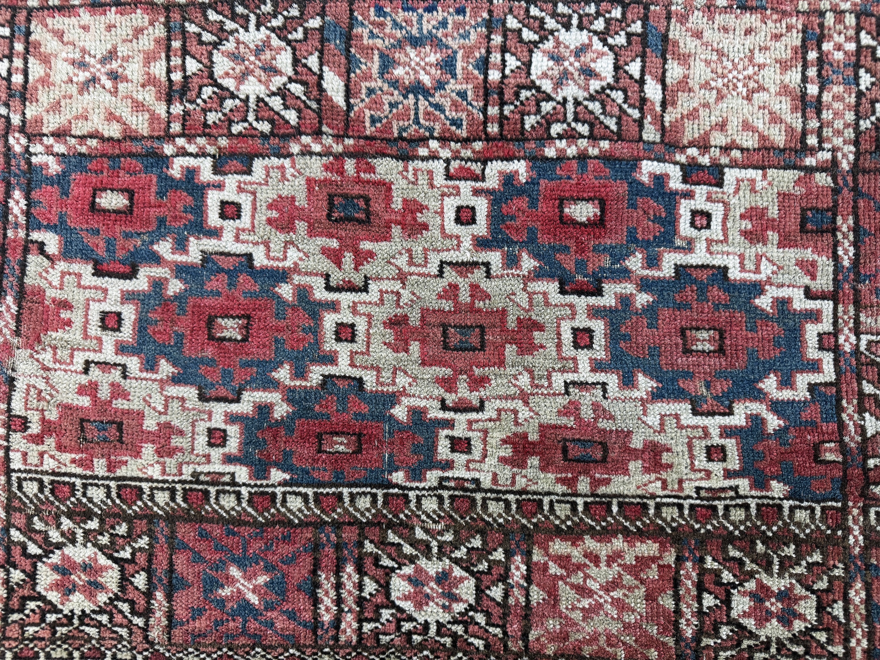 Detail b: 2 Lots Taschenfront antik, Persien & Turkmenistan, um 1900, Wolle auf Wolle, ca. 74x 55 cm, EHZ: 3