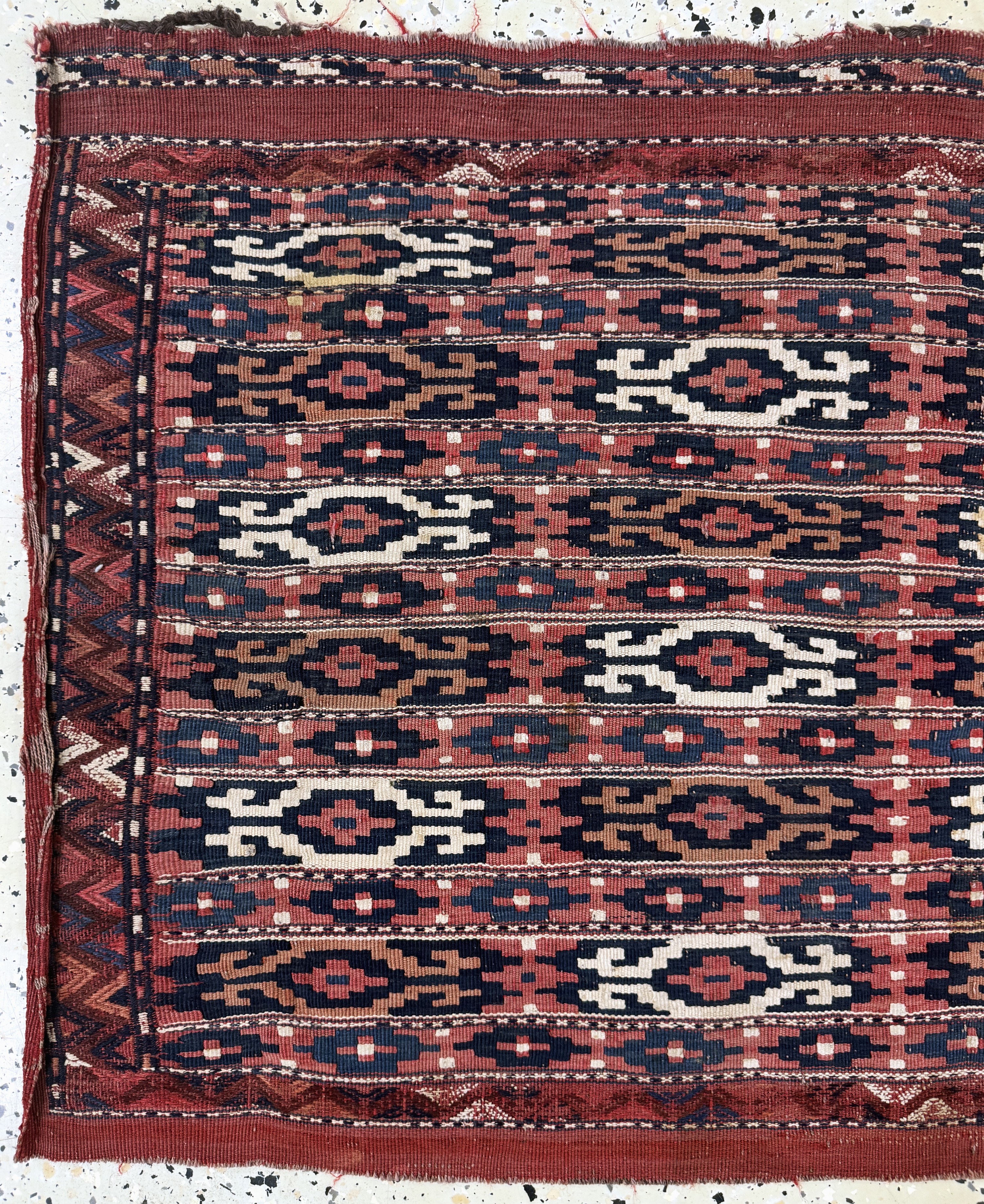 Detail e: 2 Lots Sumakh-Tschowal antik, Turkmenistan,um 1900, Wolle auf Wolle, ca. 110 x 100 cm & ca. 114 x 63 cm, EHZ: 3