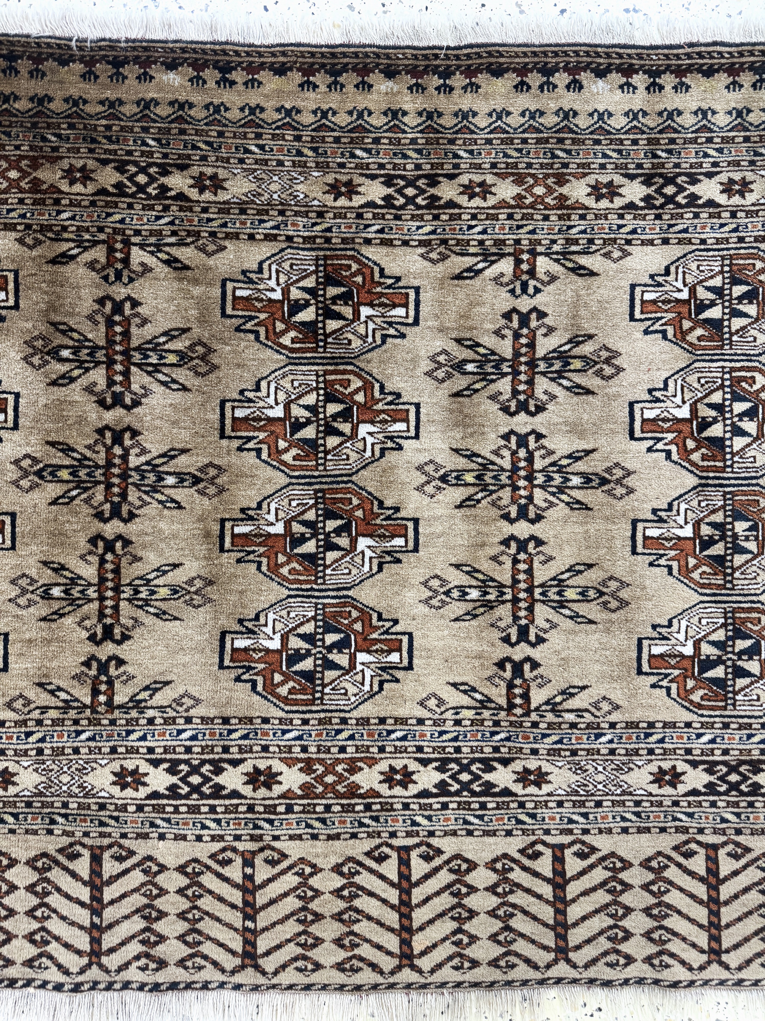 Detail b: Tschowal alt, Turkmenistan, Anfang 20.Jhd, Wolle auf Wolle, ca. 184 x 106 cm, EHZ: 2