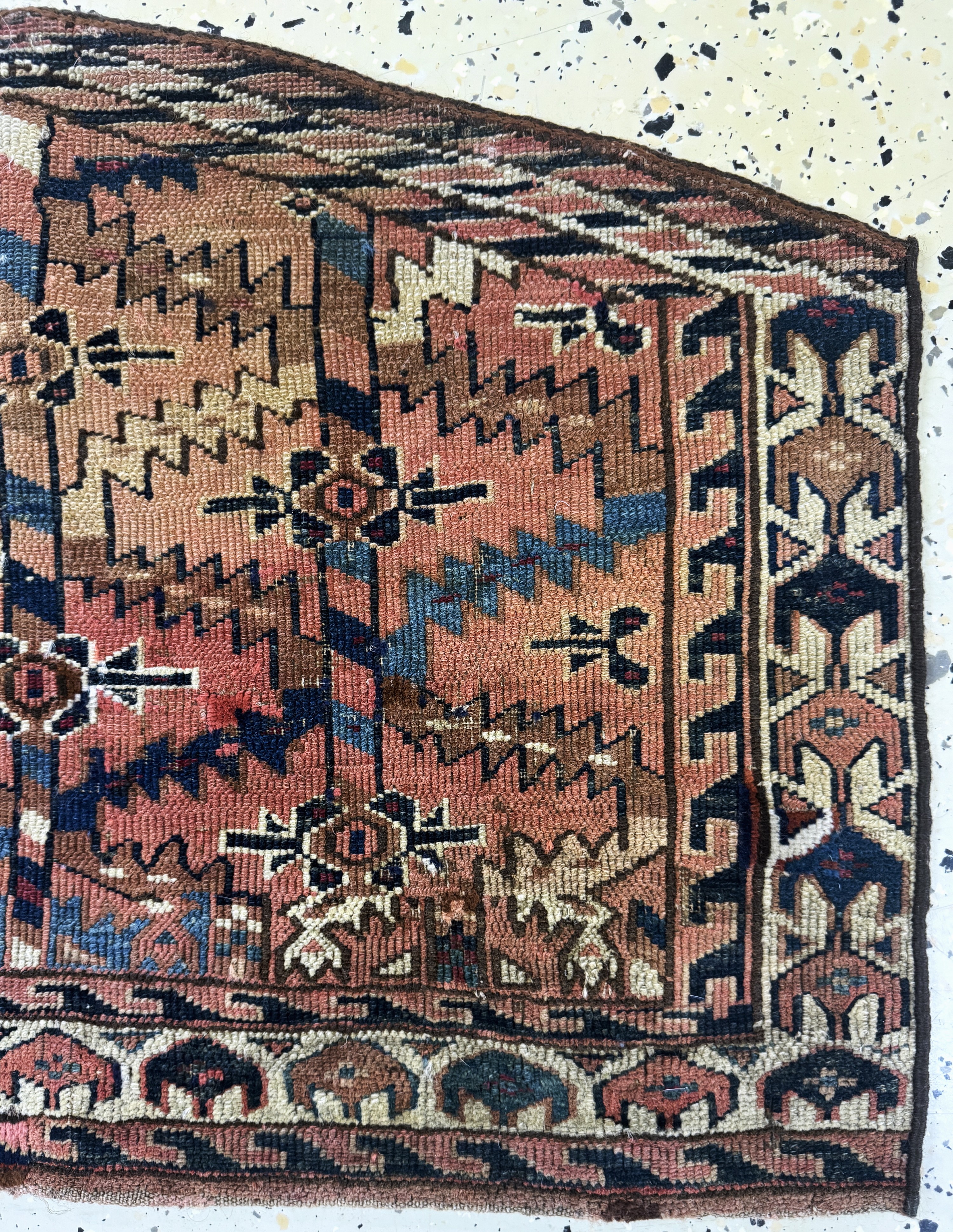 Detail a: Asmalyk antik, Turkmenistan, 19.Jhd, Wolle auf Wolle, ca. 70 x 46 cm, EHZ: 3(restauriert)