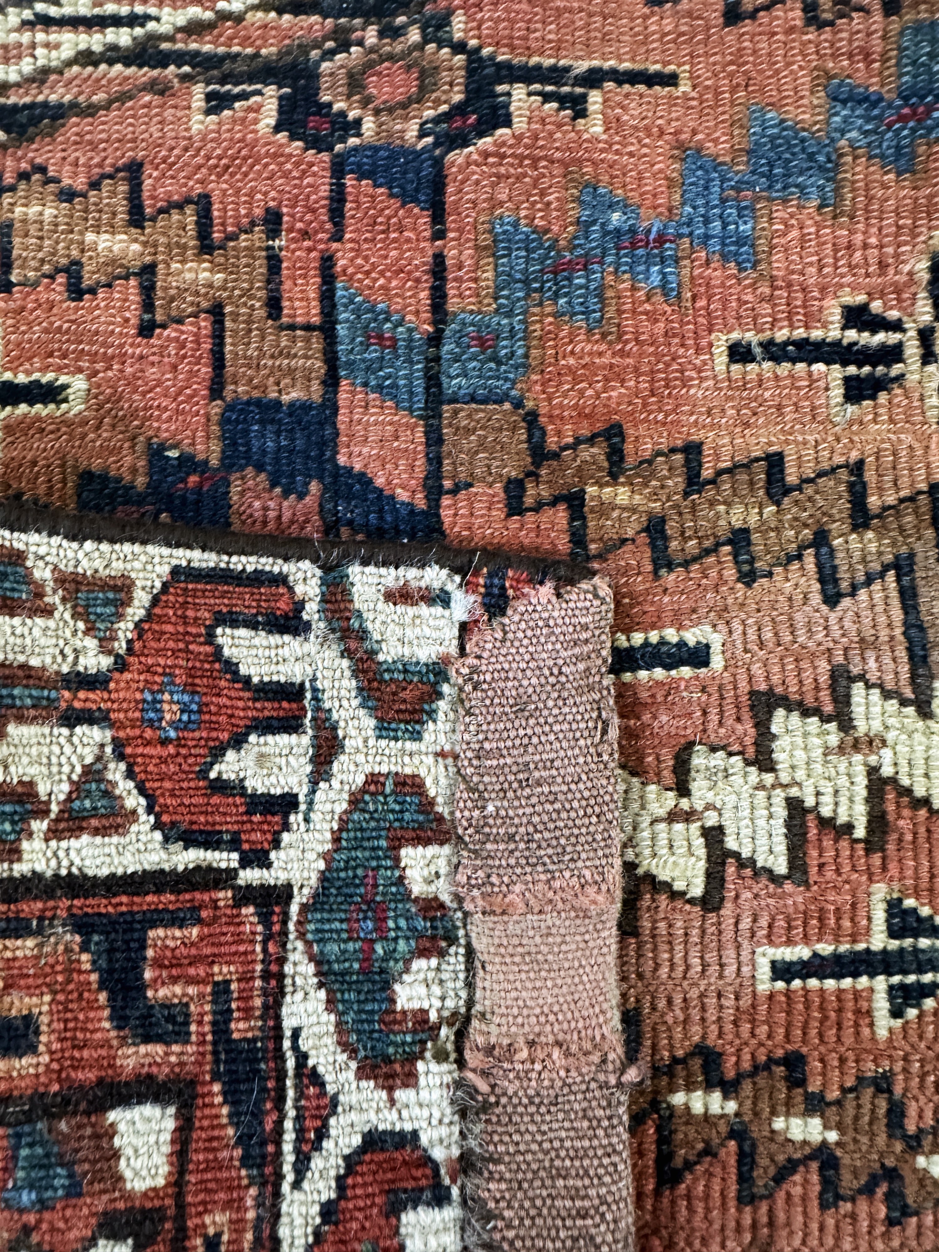 Detail c: Asmalyk antik, Turkmenistan, 19.Jhd, Wolle auf Wolle, ca. 70 x 46 cm, EHZ: 3(restauriert)