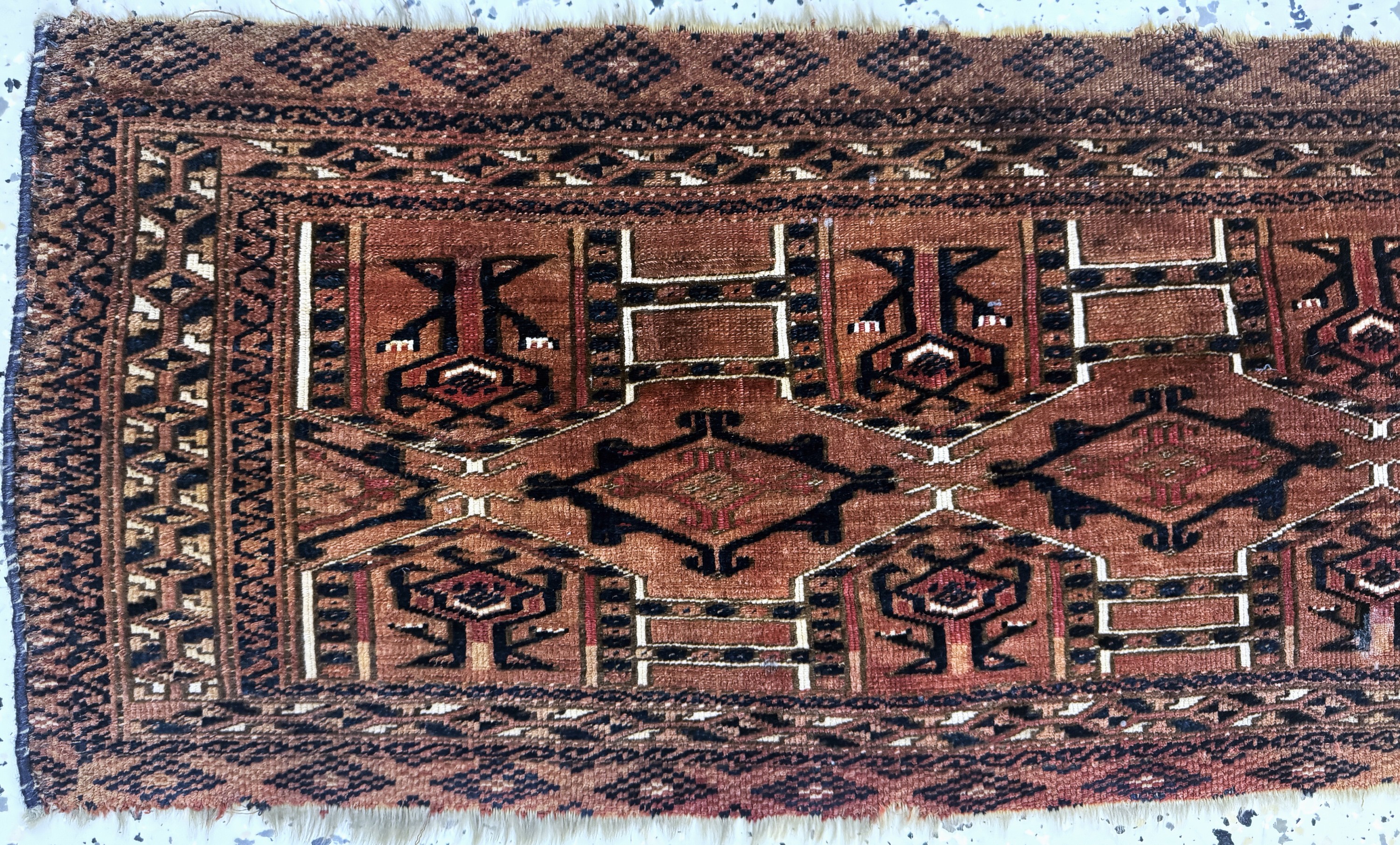 Detail b: Saryk Torba antik, Turkmenistan, 19.Jhd, Wolle auf Wolle, ca. 116 x 35 cm, EHZ: 3
