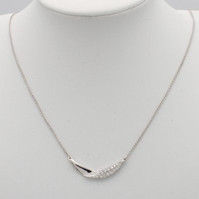 27072901a - Collier mit Brillanten, WG 585/000, gebogenes Mittelteil zur Hälfte bes. m. Brill. zus. ...
