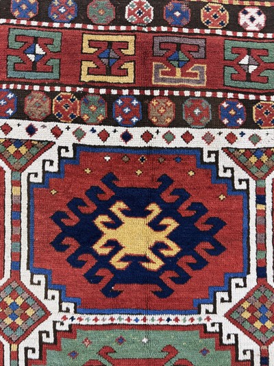 27072906f - Antiker Kazak, Kaukasus, 19.Jhd, Wolle auf Wolle, ca. 165 x 140 cm, EHZ: 2-3 ...