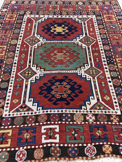 27072906h - Antiker Kazak, Kaukasus, 19.Jhd, Wolle auf Wolle, ca. 165 x 140 cm, EHZ: 2-3 ...