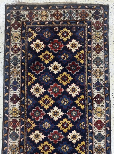 27072910a - Antiker Schirwan-Kazak, Kaukasus, 19:Jhd, Wolle auf Wolle, ca. 414 x 115 cm, EHZ: 2 ...