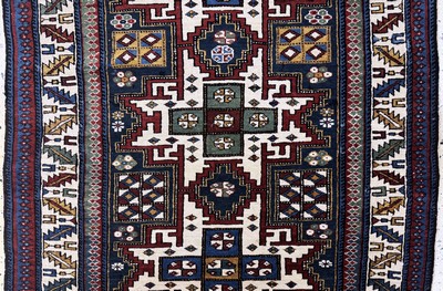 27072921c - Antiker Schirwan-Kazak, Kaukasus, um 1900, Wolle auf Wolle, ca. 140 x 93 cm, EHZ: 2 ...