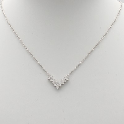 27072923a - Collier mit Brillanten, WG 585/000, Mittelteil in anged. V-Form bes. m. Brill. zus. ca. ...