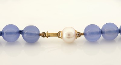 27072933a - 18 kt Gold Perl-Chalzedon-Collier, GG 750/000, unrunde Akoyazuchtperlen, hellblaue ...