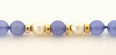 27072933b - 18 kt Gold Perl-Chalzedon-Collier, GG 750/000, unrunde Akoyazuchtperlen, hellblaue ...