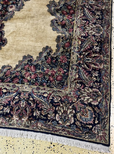 27072948a - Kerman Kork fein, Persien, Mitte 20.Jhd, Korkwolle auf Baumwolle, ca. 274 x 180 cm, ...
