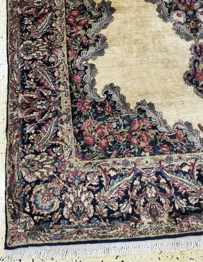 27072948b - Kerman Kork fein, Persien, Mitte 20.Jhd, Korkwolle auf Baumwolle, ca. 274 x 180 cm, ...