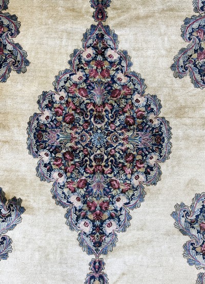 27072948c - Kerman Kork fein, Persien, Mitte 20.Jhd, Korkwolle auf Baumwolle, ca. 274 x 180 cm, ...