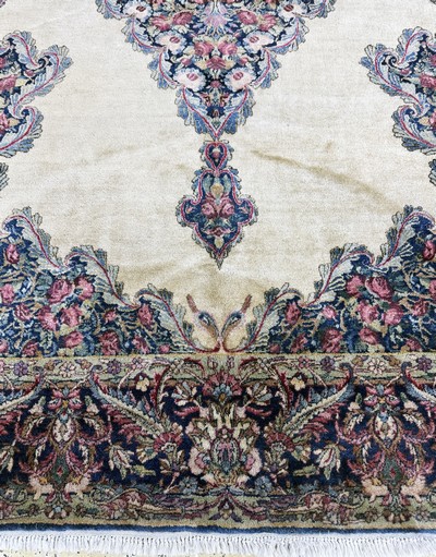 27072948f - Kerman Kork fein, Persien, Mitte 20.Jhd, Korkwolle auf Baumwolle, ca. 274 x 180 cm, ...